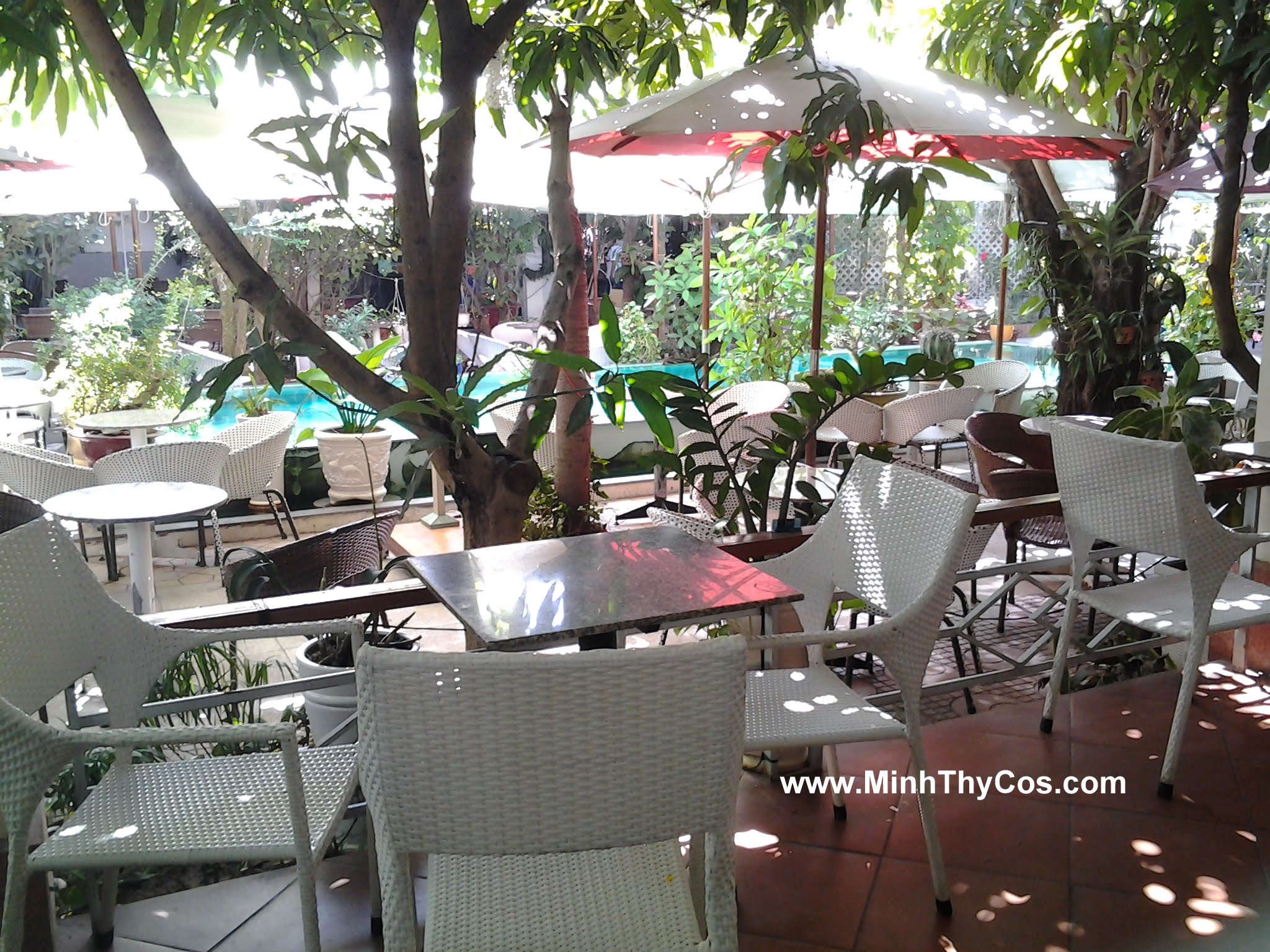  Outdoor wicker dining set cafe Linh Lan Phan Thiet