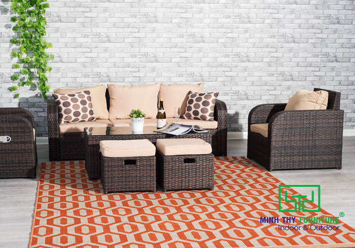 Pros and Cons of Wicker Furniture Sofa Set